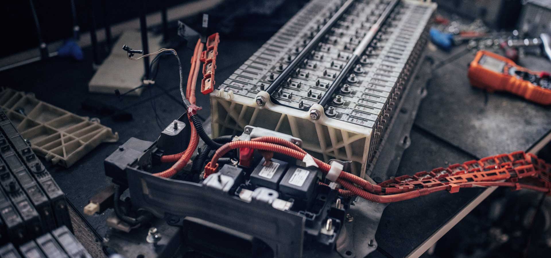 IAV Develops a Novel Twin-Battery Design with Apps